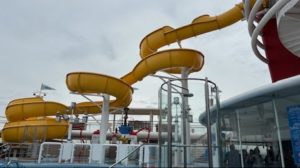 ディズニークルーズ　ウォータースライダー